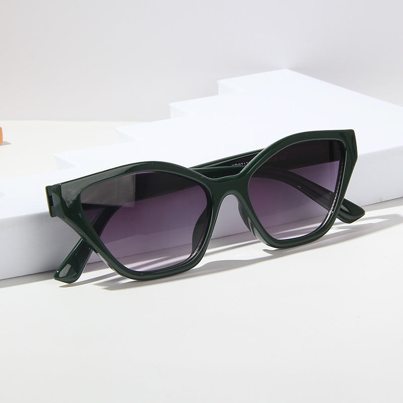 Venta al por mayor Gafas de sol de PC de ojo de gato de marco pequeño